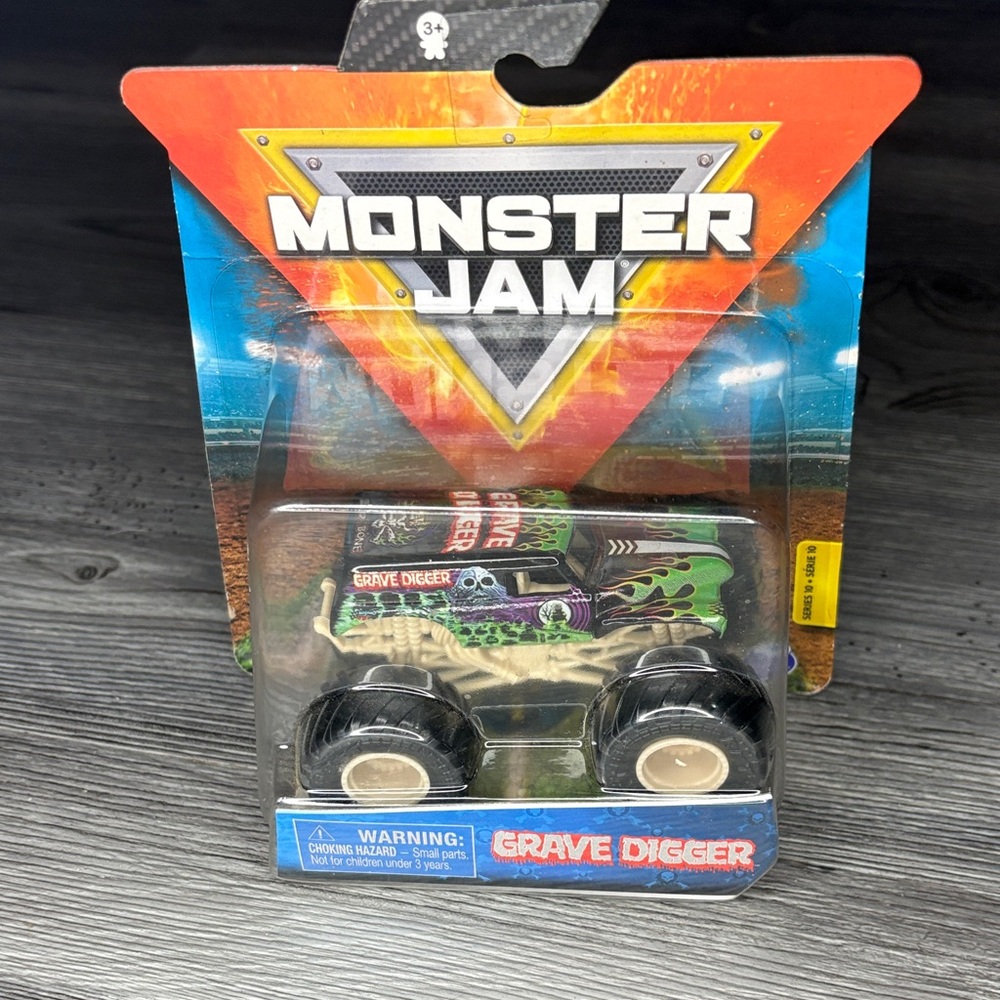 2020 Grave Digger boneyard Toy Truck - Green and Black